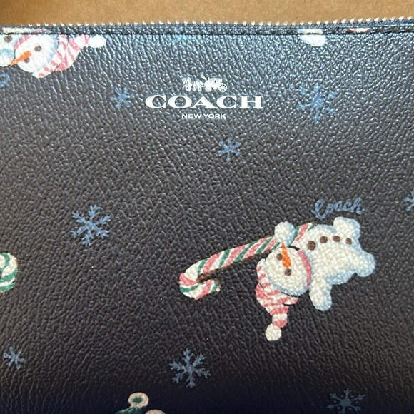 Coach snowman corner zip wristlet with 2 charms! Snowman and Charms Boxed set. - Picture 10 of 11